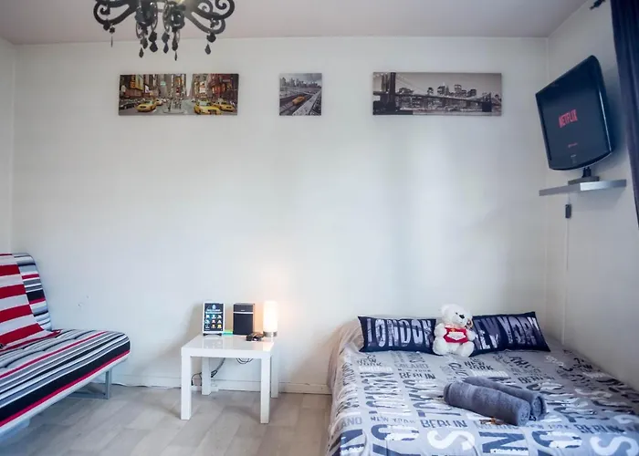 Travel Homes - The Eastside, Parking And Downtown 科尔马